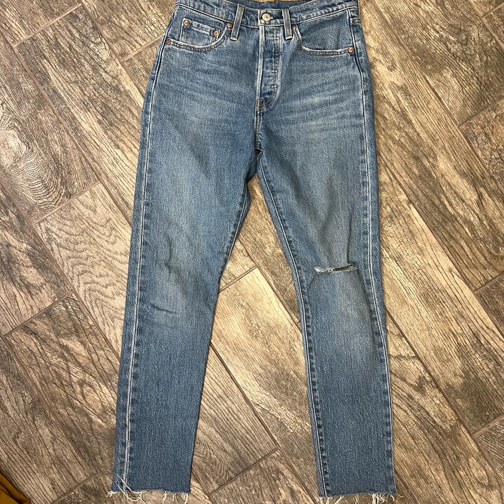 Levi’s 501 Jeans, Medium Wash, size 25